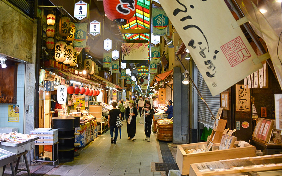 Nishiki Market and Nishiki Tenmangu